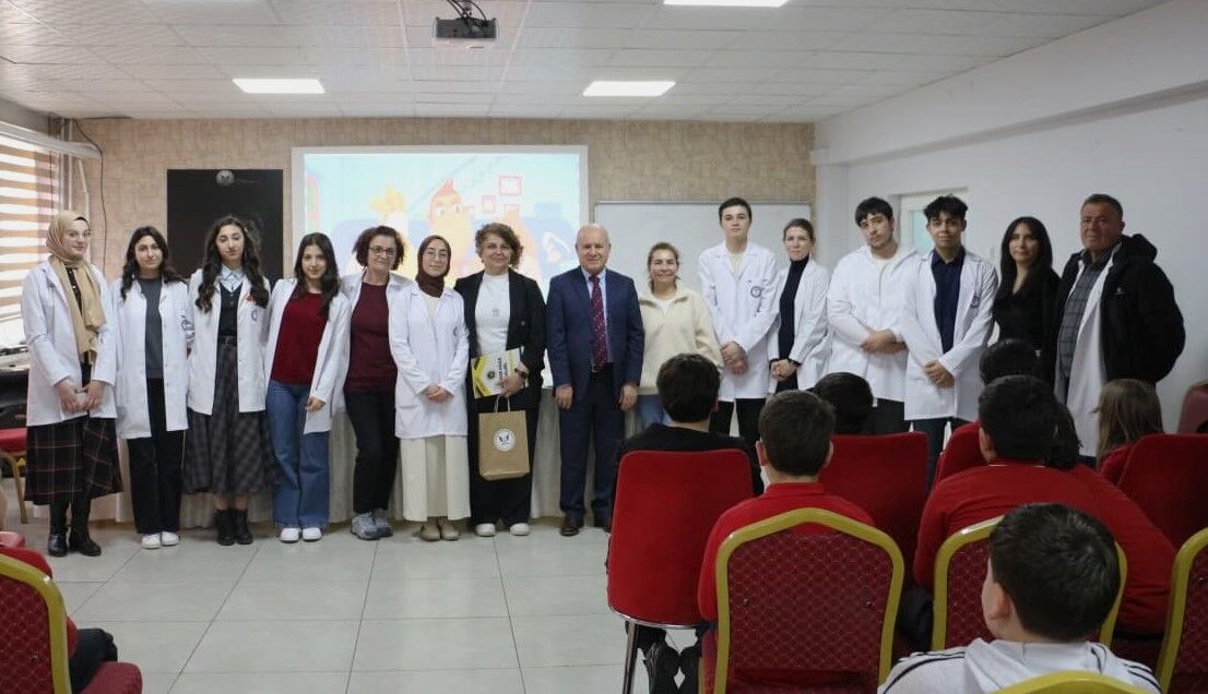 Kırşehir’de Geleceğin Hekimlerinden 400 Öğrenciye Eğitim (1)