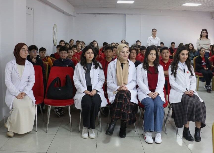 Kırşehir’de Geleceğin Hekimlerinden 400 Öğrenciye Eğitim (4)
