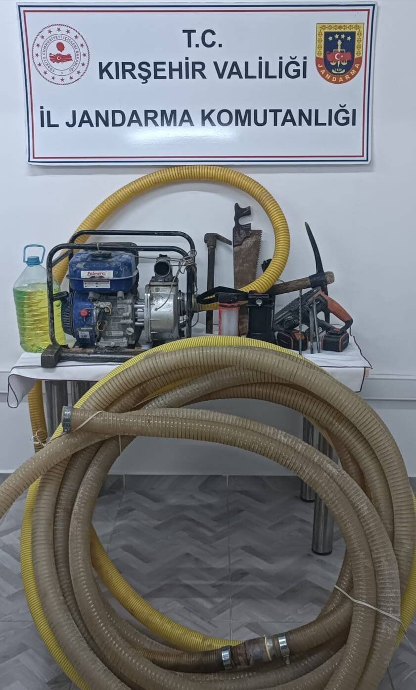 Kırşehir’de Kaçak Kazı Yapan 8 Şüpheli Suçüstü Yakalandı