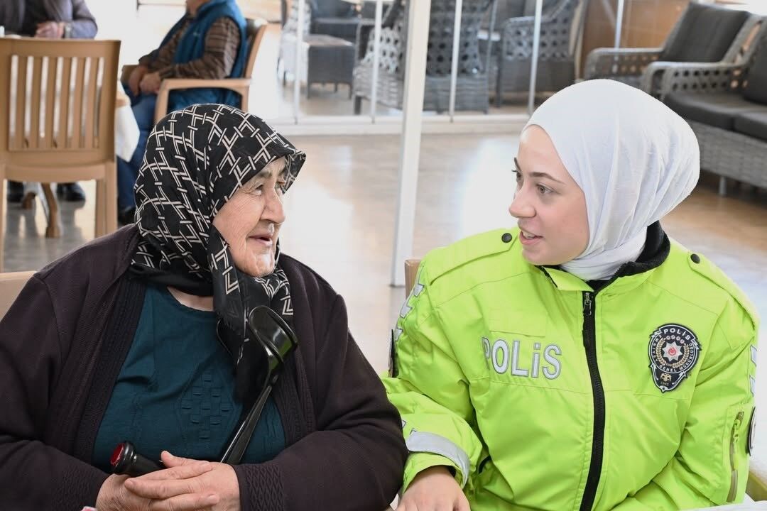 Polis Teşkilatı Huzurevi Sakinleriyle Buluştu (11)