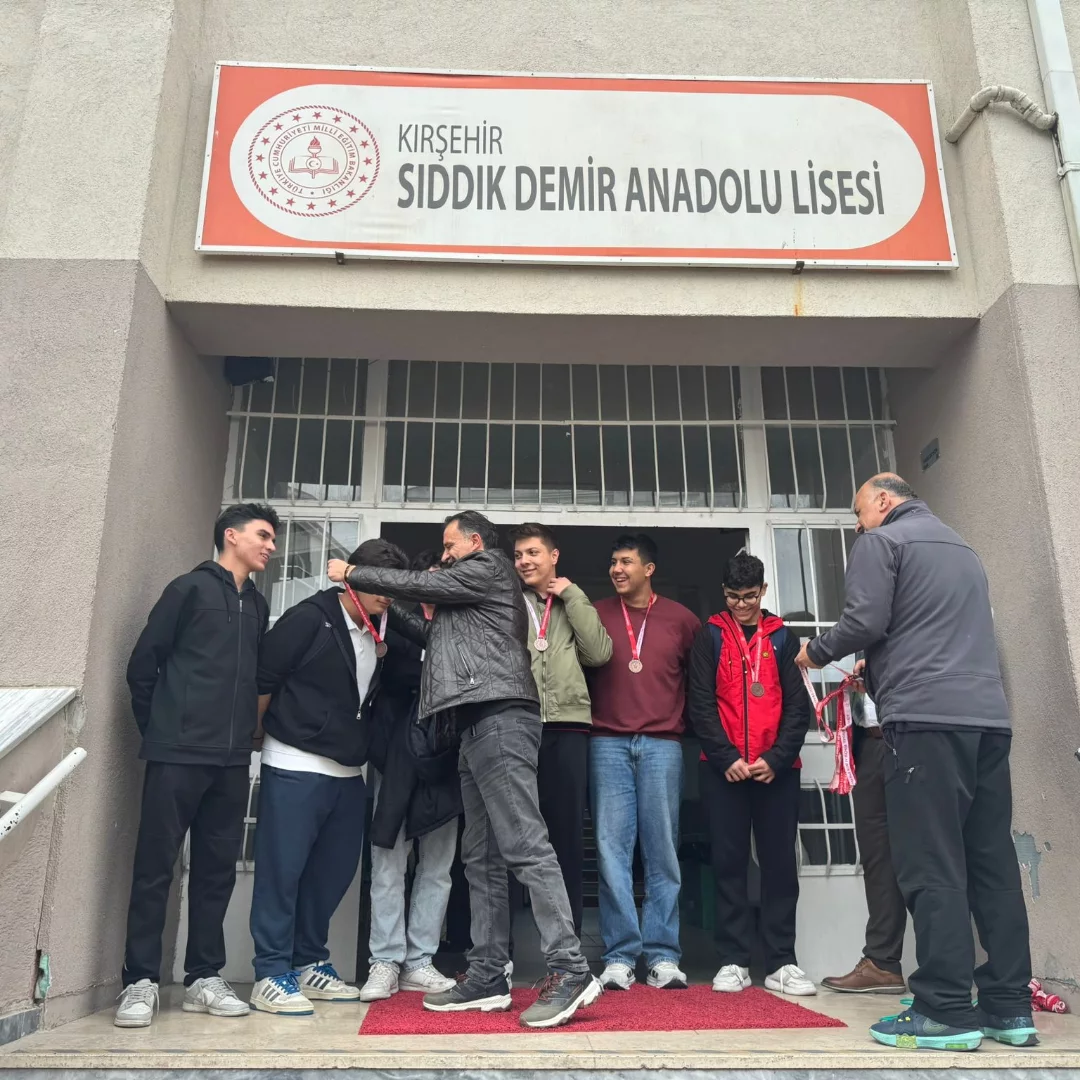 ⚽🏆 Sınıflar Arası Erkekler Futbol Turnuvasının Madalyaları Sahiplerini Buldu. Tüm Öğrencilerim (7)