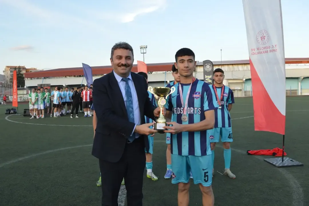 Sokaklar Bizim, Gelecek Gençlerin! ⚽️🏆5X5 Sokaklar Bizim Olsun Futbol Turnuvasında Şampiyonl (6)