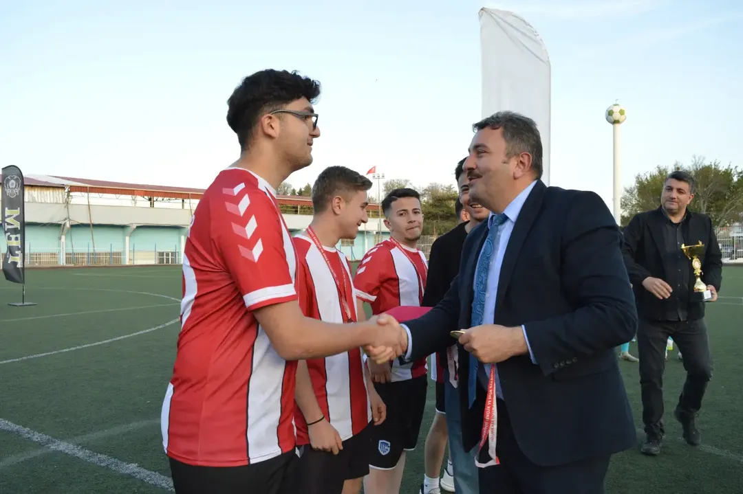 Sokaklar Bizim, Gelecek Gençlerin! ⚽️🏆5X5 Sokaklar Bizim Olsun Futbol Turnuvasında Şampiyonl (8)