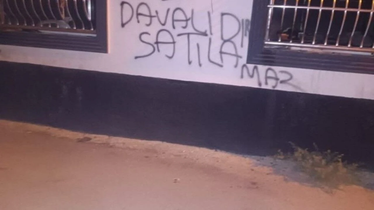 Trafikte Baslayan Tartismayla Sehit Ailesine Musallat Oldular Goc Eden Aileden 100 Deve Diyet Istediler