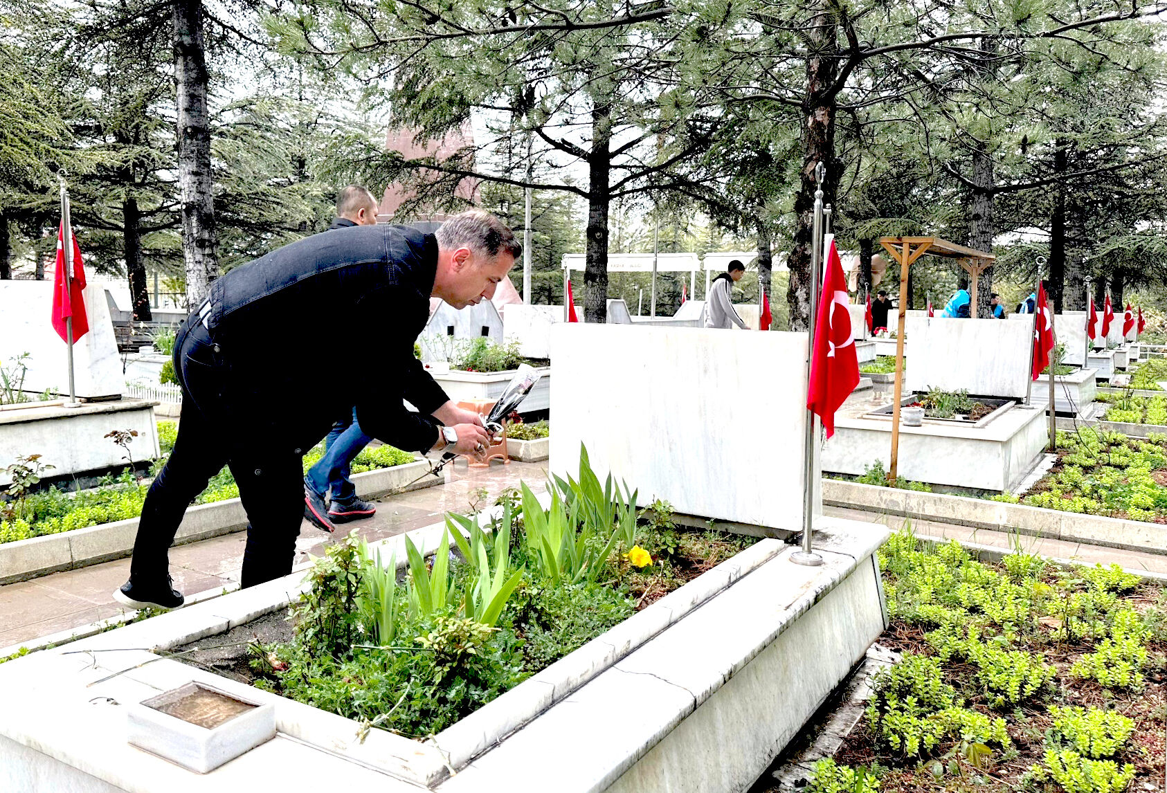 Ülkü Ocakları’ndan Şehitliğe Vefa (5)
