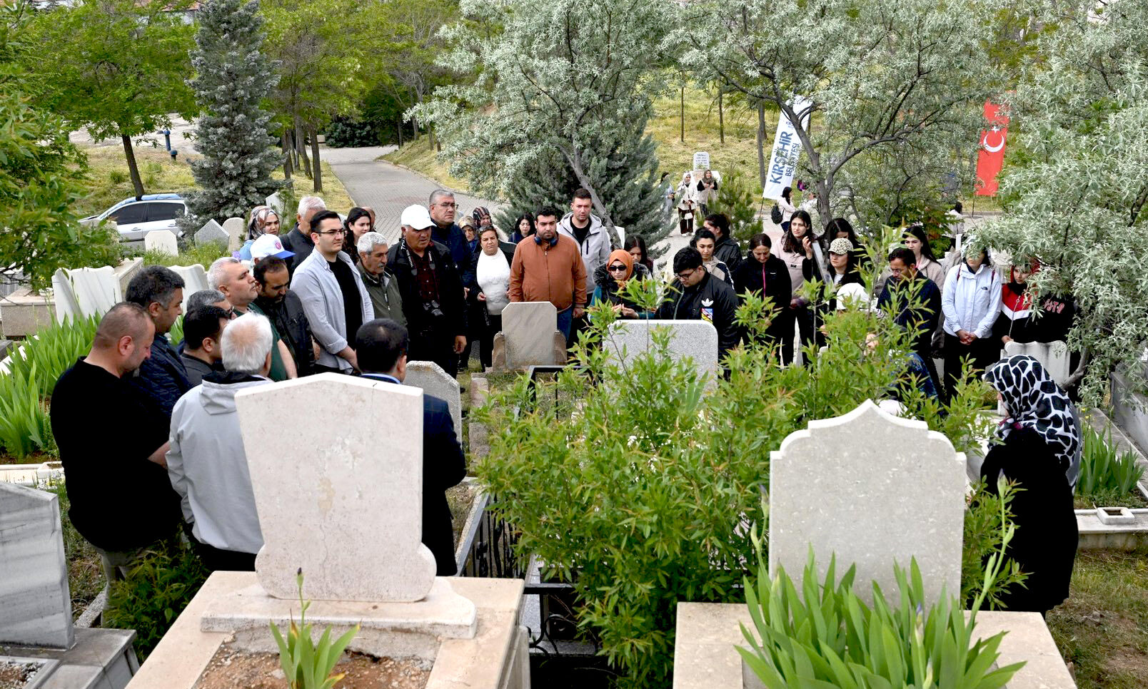 ‘Ahi Baba’ Mustafa Karagüllü Kabri Başında Dualarla Yad Edildi (4)