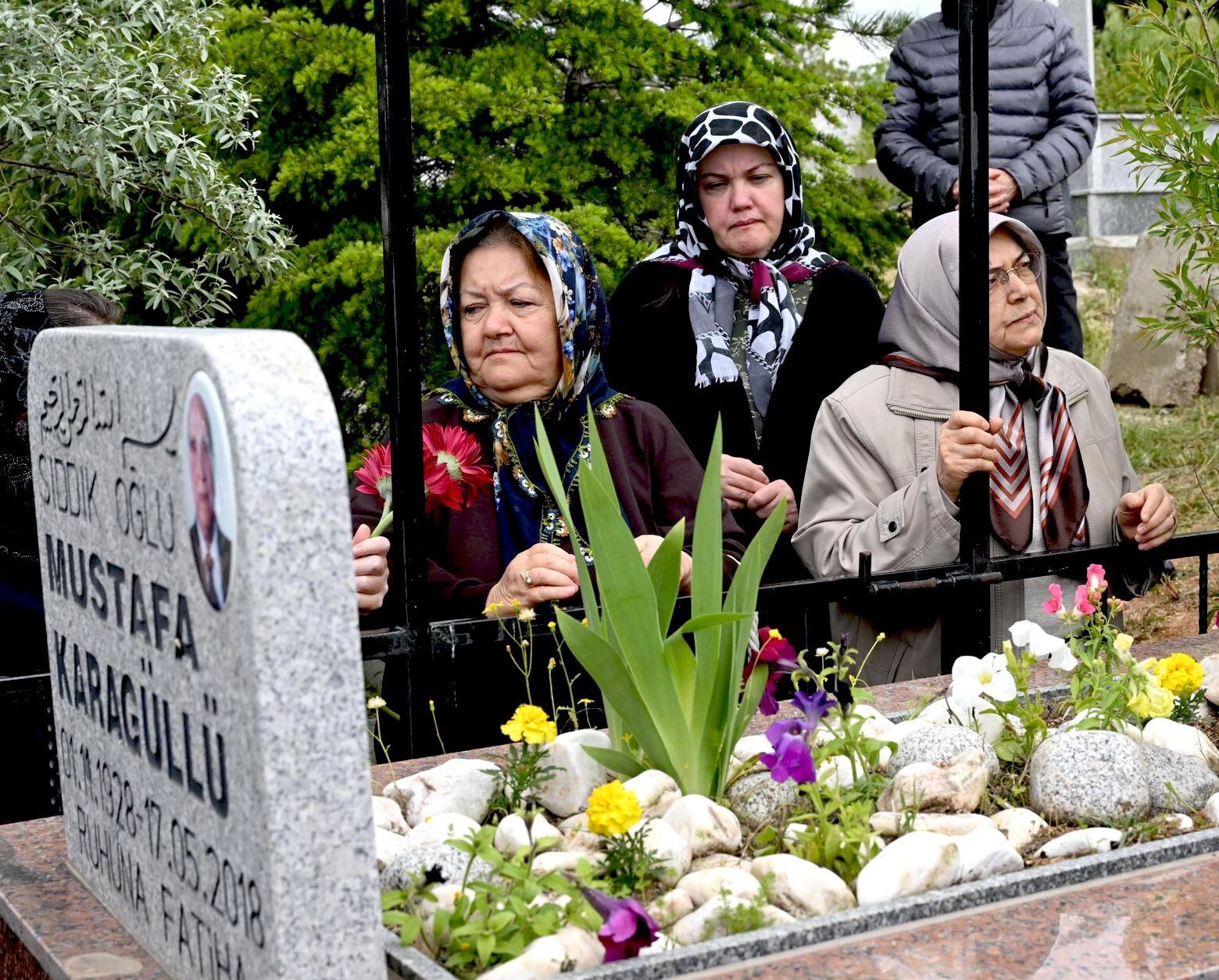 ‘Ahi Baba’ Mustafa Karagüllü Kabri Başında Dualarla Yad Edildi (6)