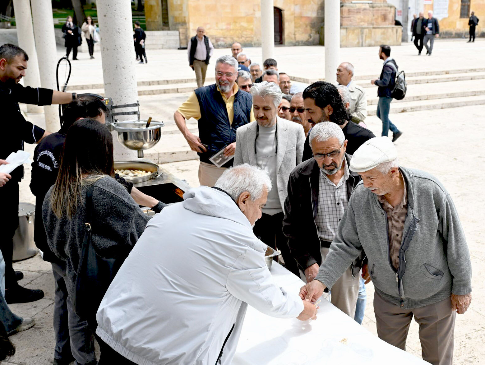 ‘Ahi Baba’ Mustafa Karagüllü Kabri Başında Dualarla Yad Edildi (7)
