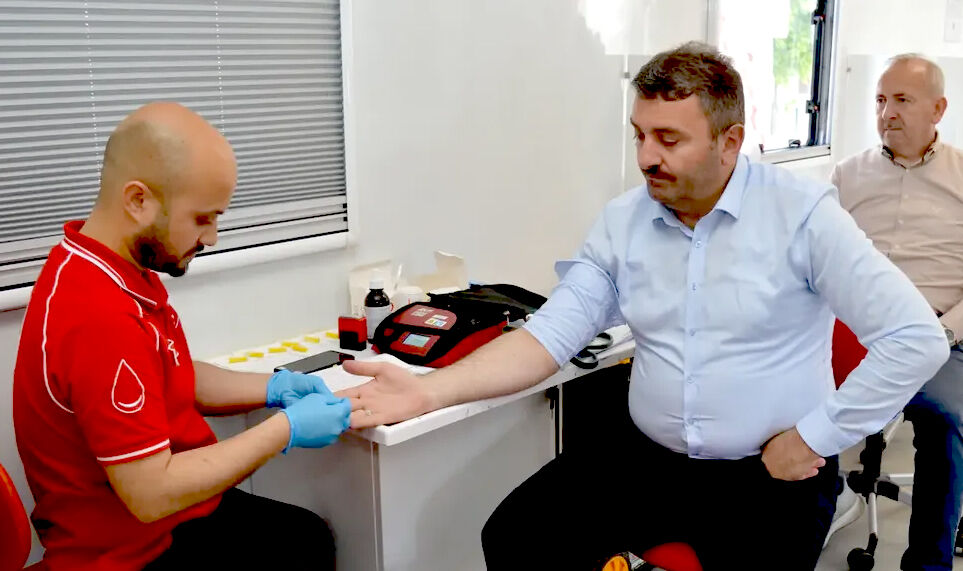 Çakmakçı’dan Kızılay’a Bağış (1)