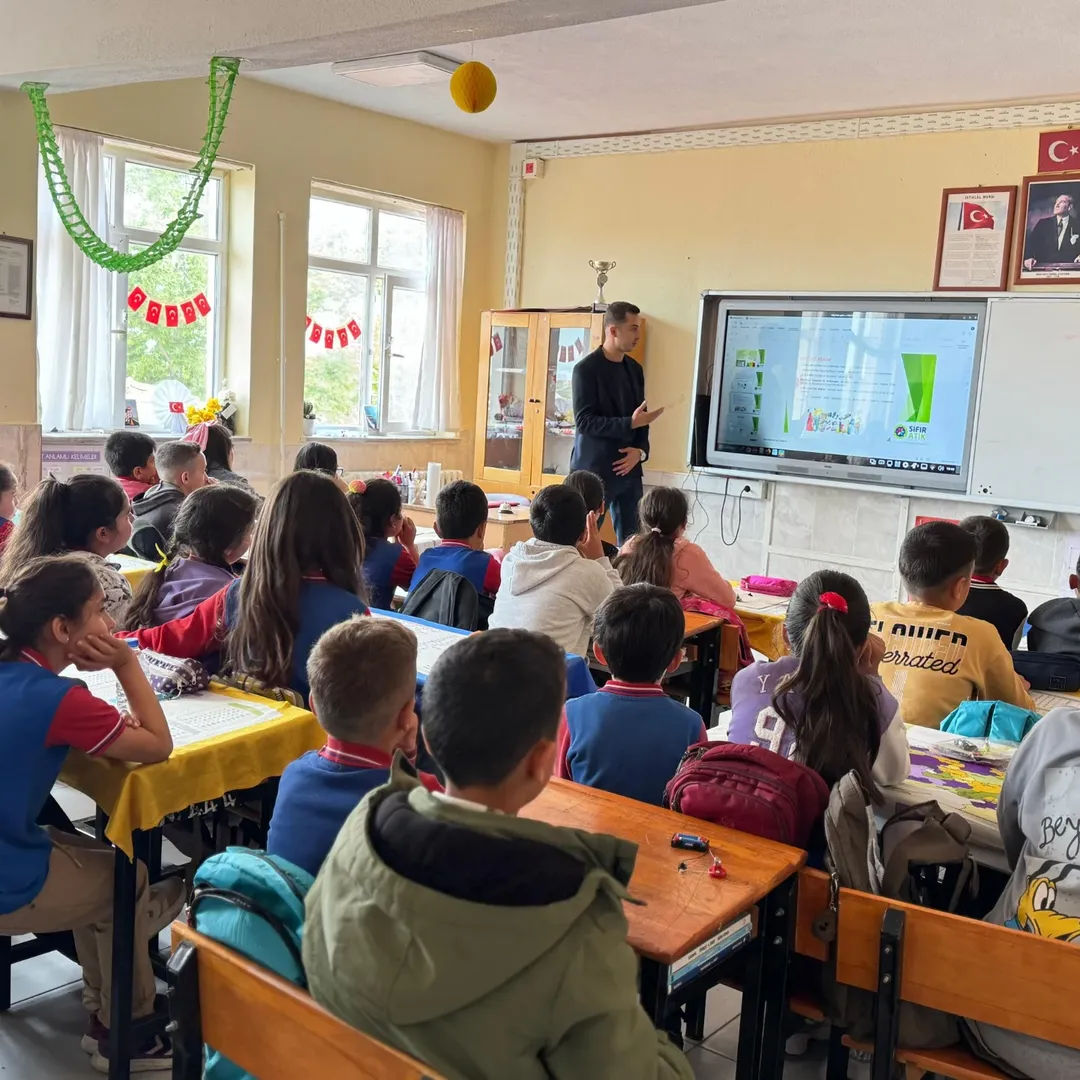 Çevre Ve Şehircilik Bakanlığı İl Temsilcileri Okulumuzdaydı! Sıfır Atık Belgesi Sahibi Bir Ok (2)