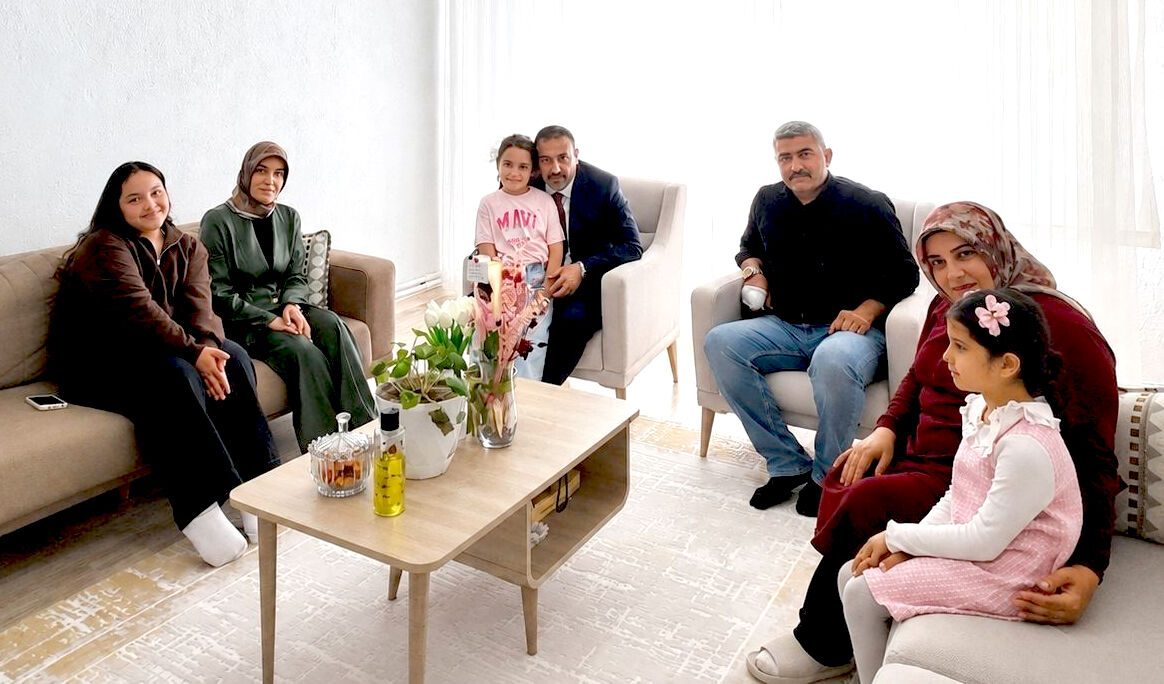 Çiçekdağı’nda Bayram Sevinci Ev Ev Paylaşıldı (5)