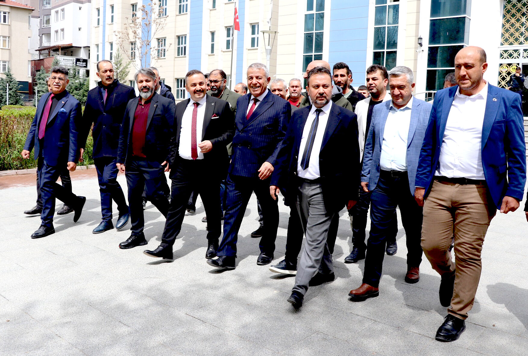 Güven Tazeleyen Öztürk, Mazbatasını Aldı (3)