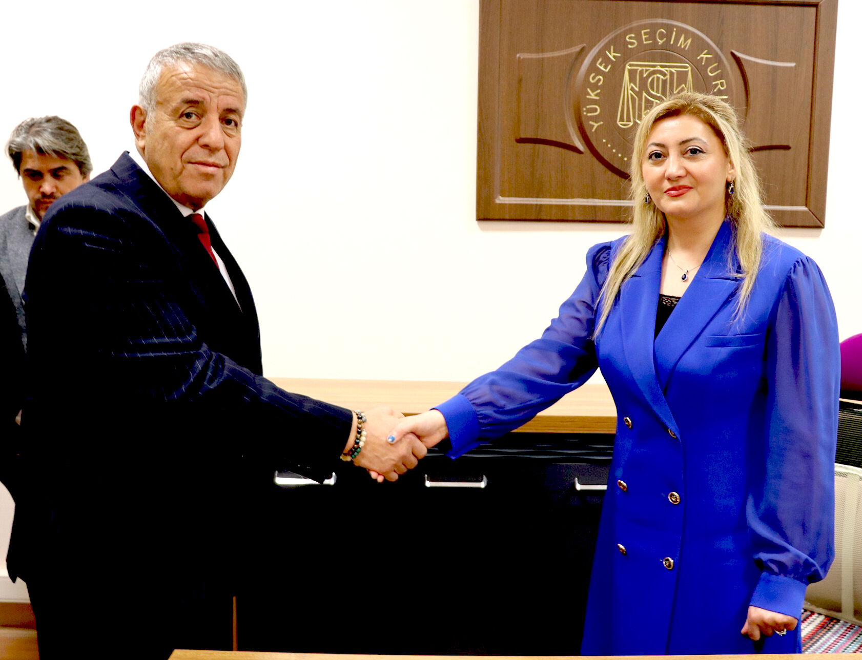 Güven Tazeleyen Öztürk, Mazbatasını Aldı (6)