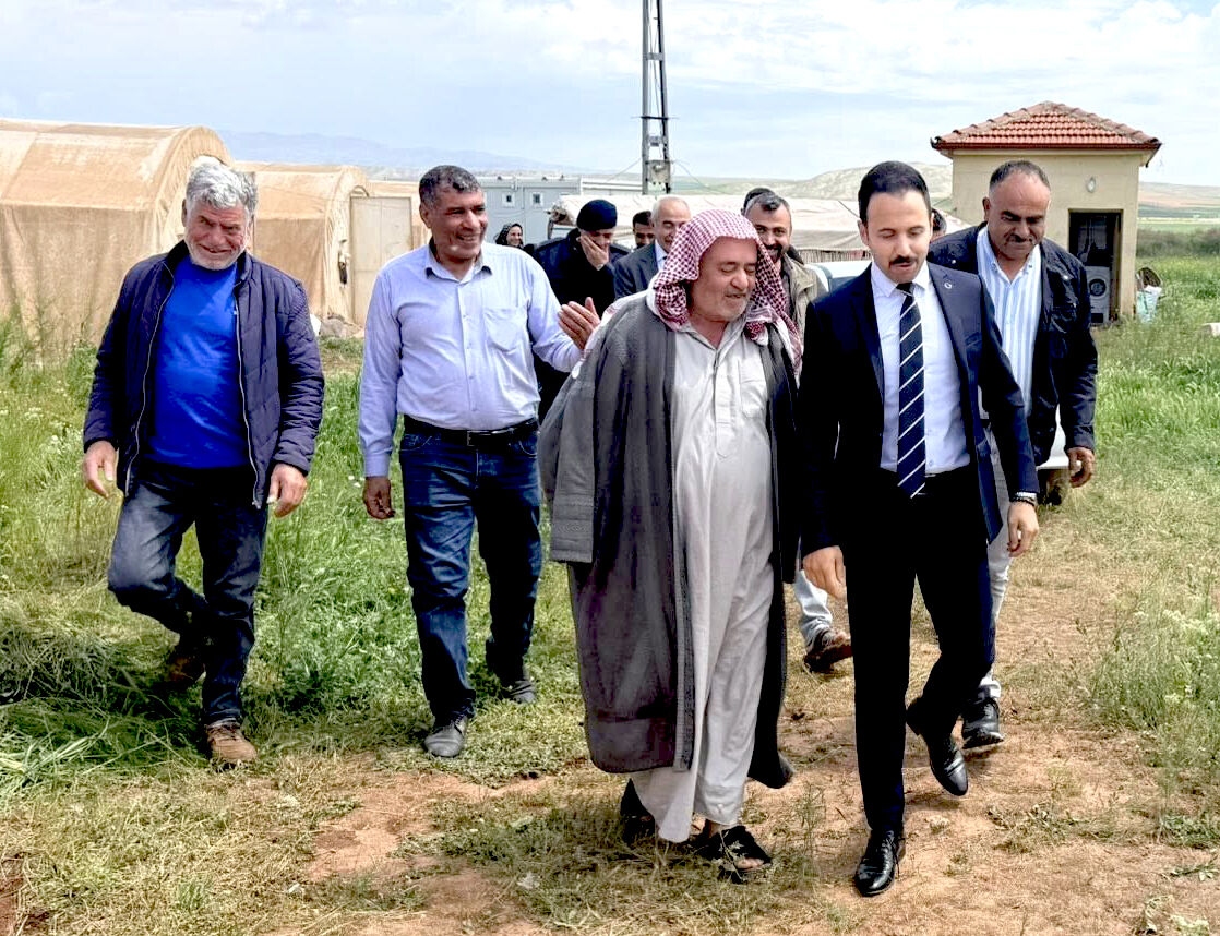 Kaymakam Öğüt, Gölcük Köyü’nde Tarım Işçileriyle Buluştu (1)