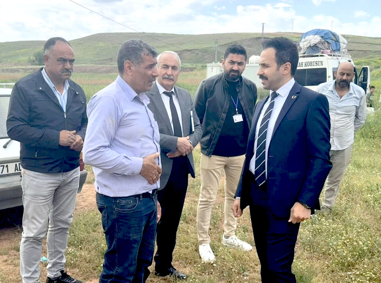 Kaymakam Öğüt, Gölcük Köyü’nde Tarım Işçileriyle Buluştu (3)