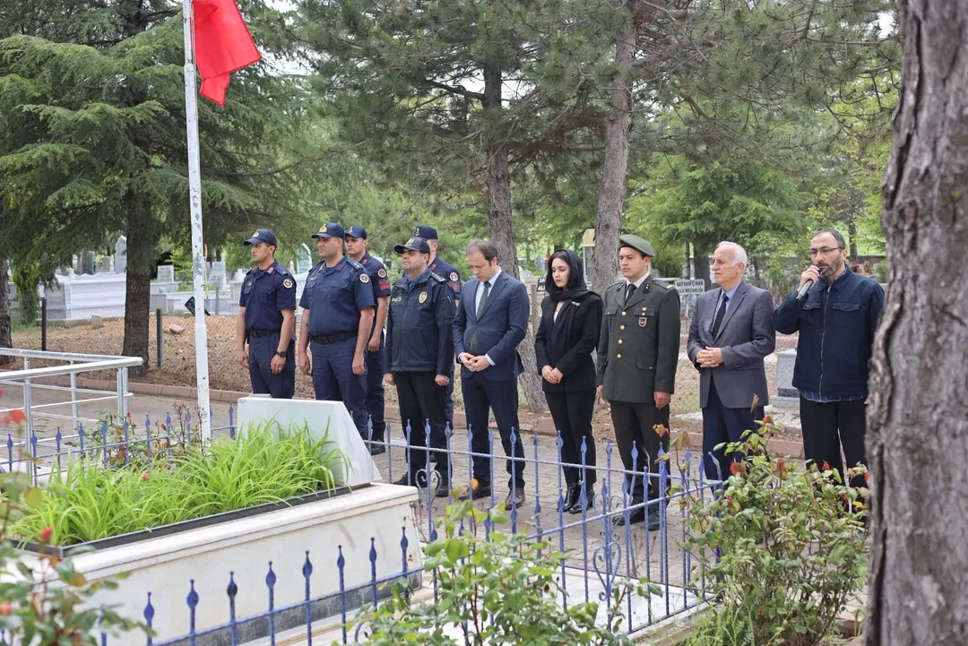 Kaymakamımız Sayın Engin Tok Kurban Bayramı Öncesinde Şehitlerimizin Kabirlerini Ziyaret Etti.k (3)