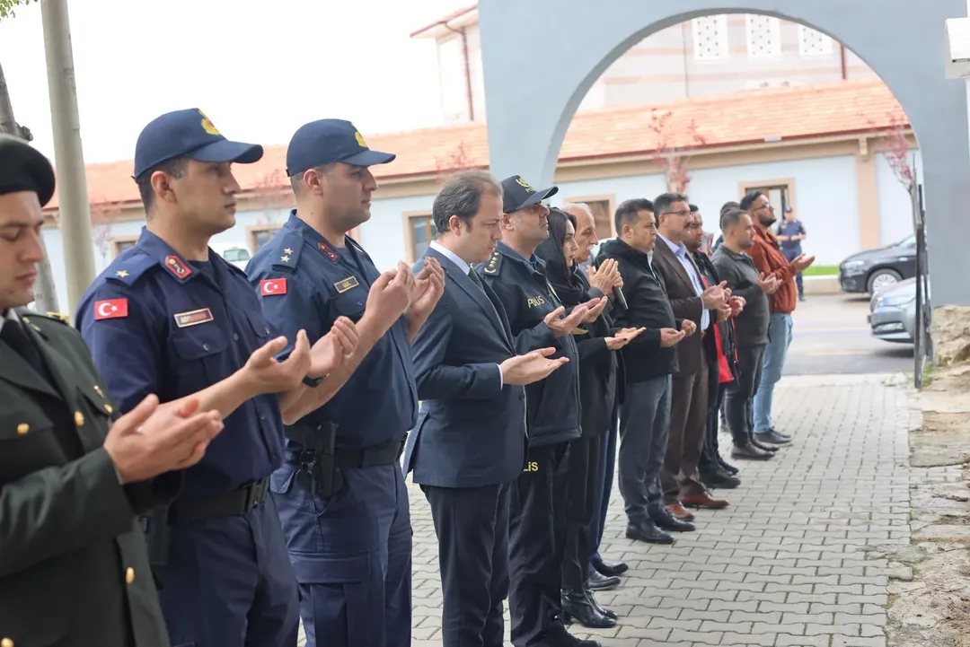 Kaymakamımız Sayın Engin Tok Kurban Bayramı Öncesinde Şehitlerimizin Kabirlerini Ziyaret Etti.k (5)-1