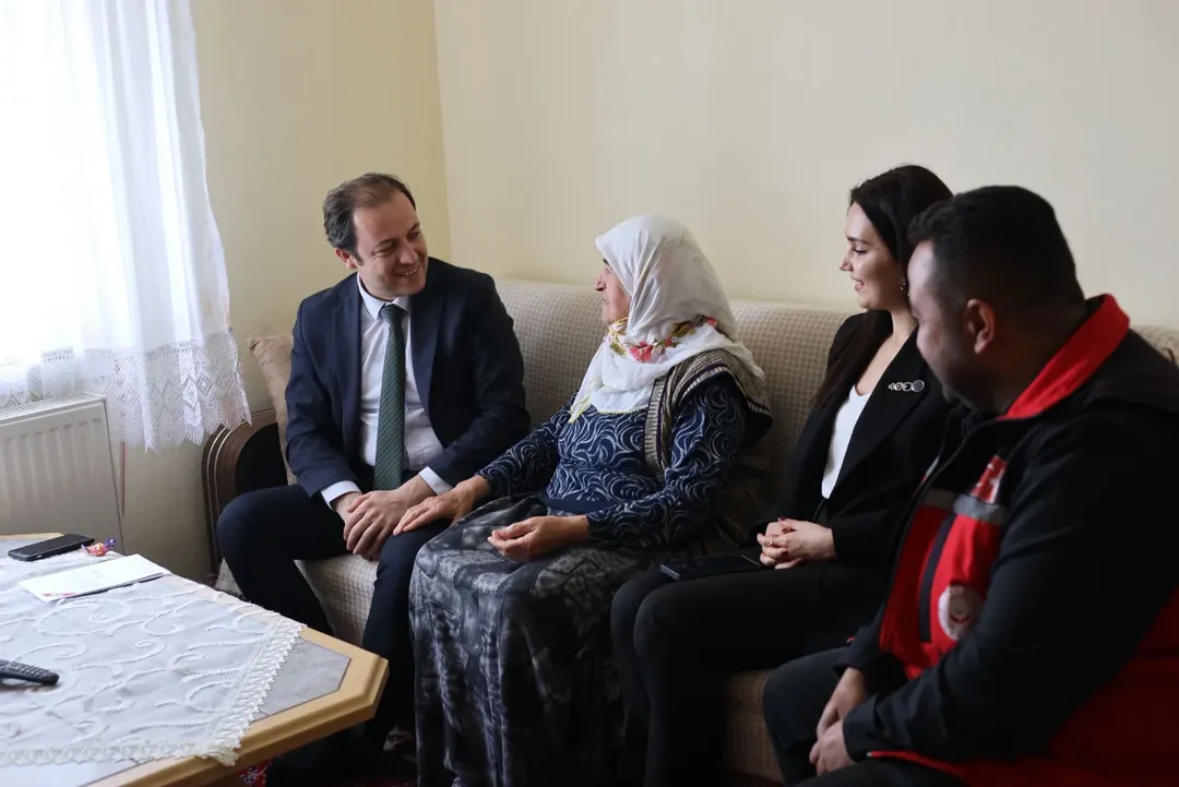 Kaymakamımız Sayın Engin Tok Kurban Bayramı Öncesinde Şehitlerimizin Kabirlerini Ziyaret Etti.k (6)