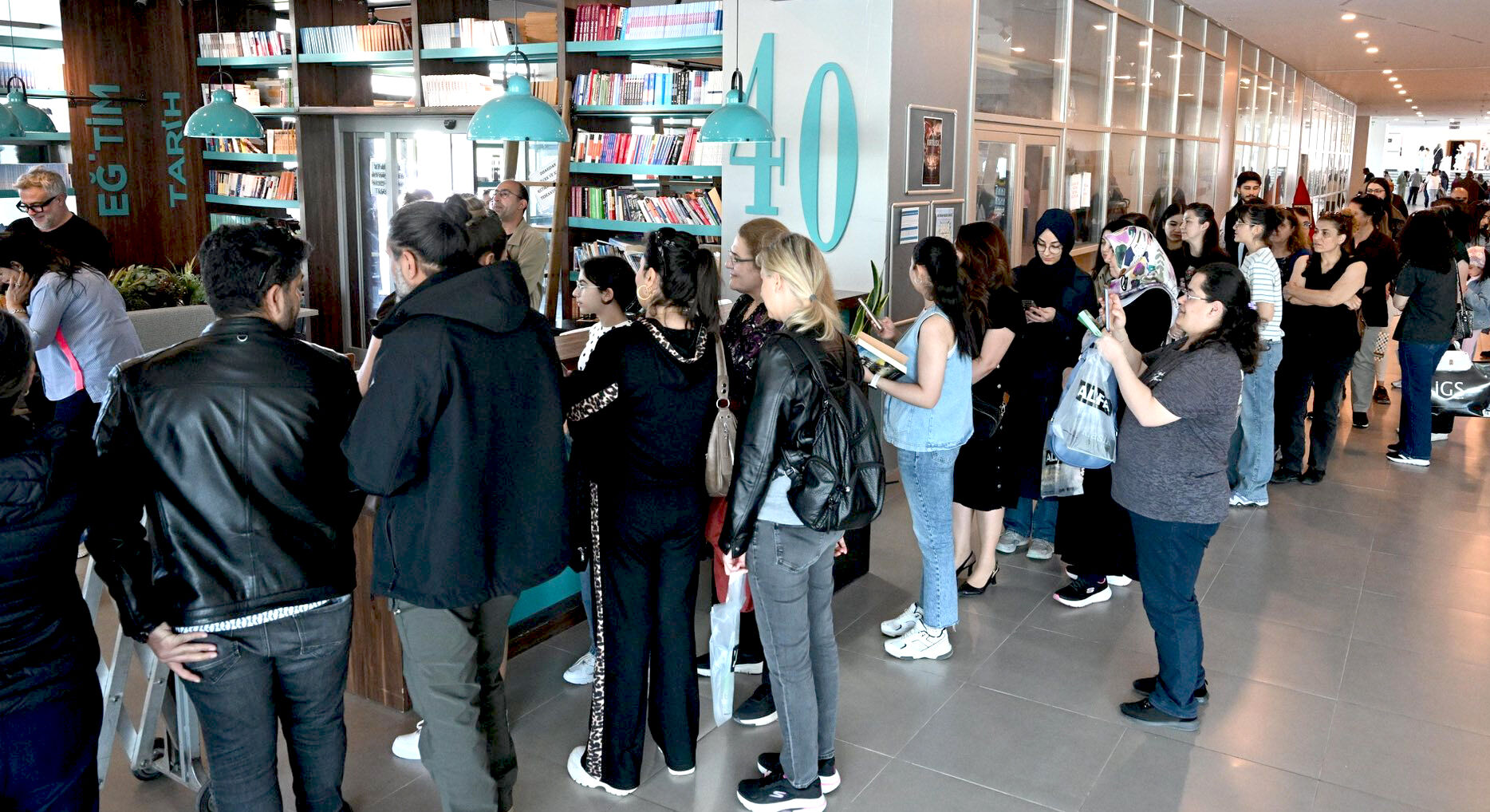 Kırşehir 5. Geleneksel Kitap Fuarı’nda Ünlüler Geçidi (17)