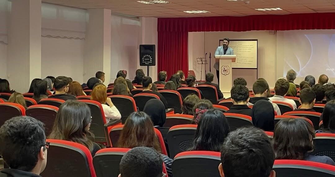 Kırşehir Fen Lisesi Mezunu Vekil, Gençlere Başarı Sırlarını Anlattı (1)