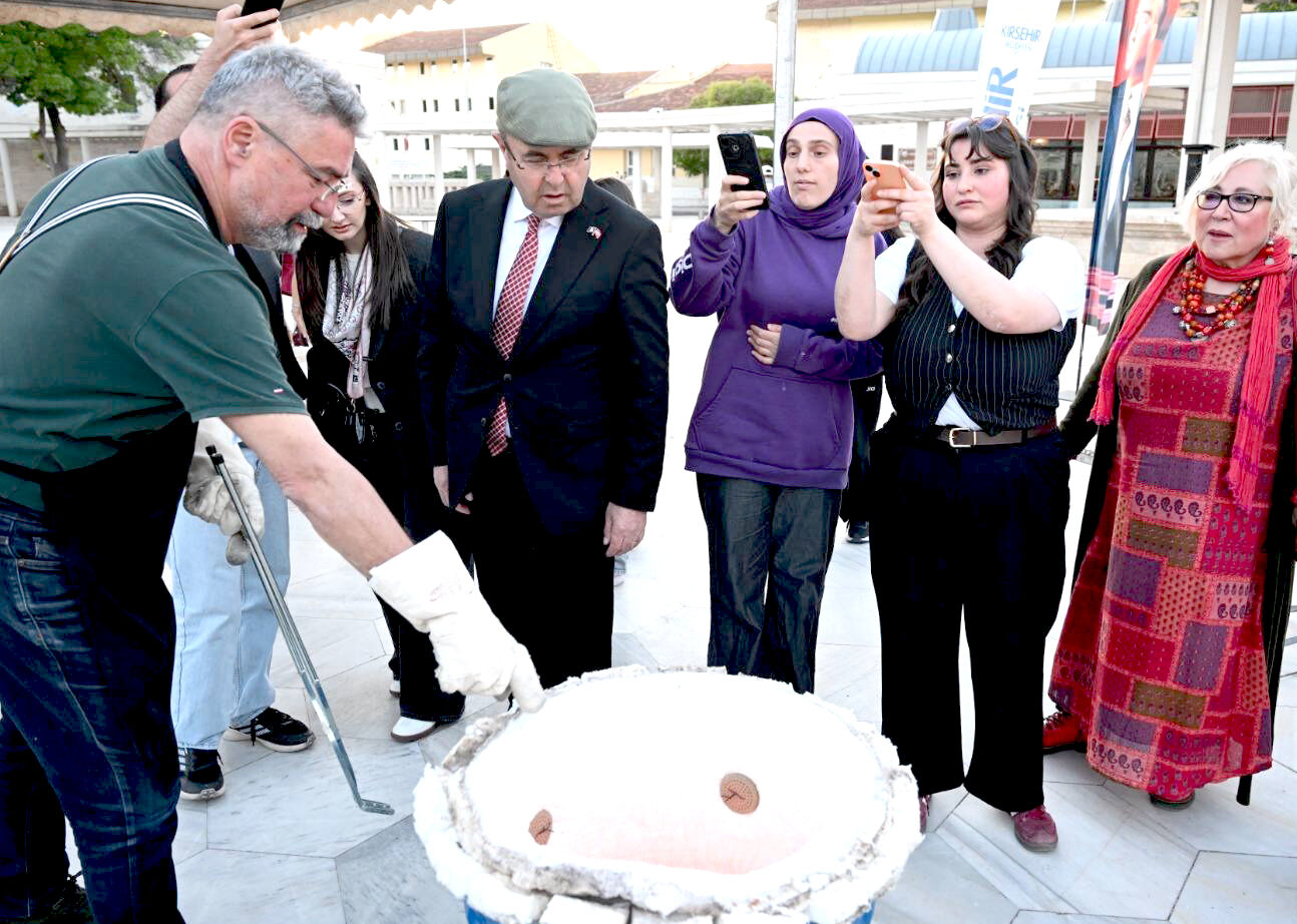 Kırşehir Uluslararası Sanat Çalıştayı’nda Büyüleyici Gece (3)