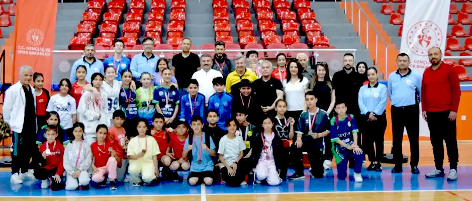 Kırşehir’de 19 Mayıs Coşkusu Masaya Taşındı! Raketler Şampiyonluk Için Sallandı (4)