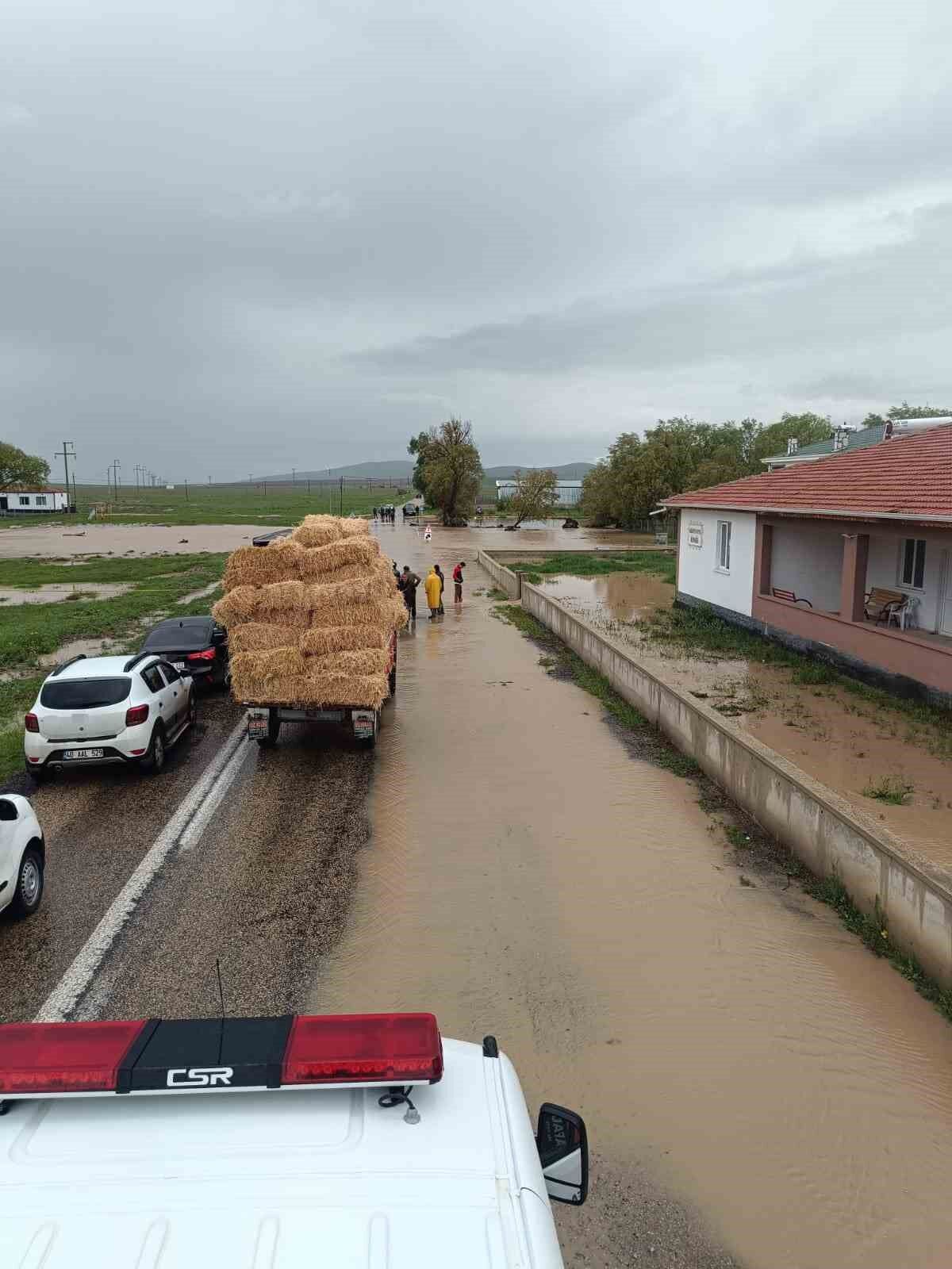 Kırşehir’de Sağanak Alarmı Köyleri Sel Bastı (2)
