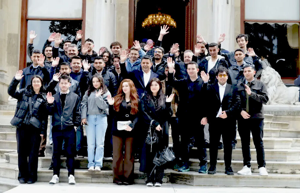 Kırşehirli Gençler Beylerbeyi Sarayı Ve Çamlıca’da Tarihle Buluştu (9)