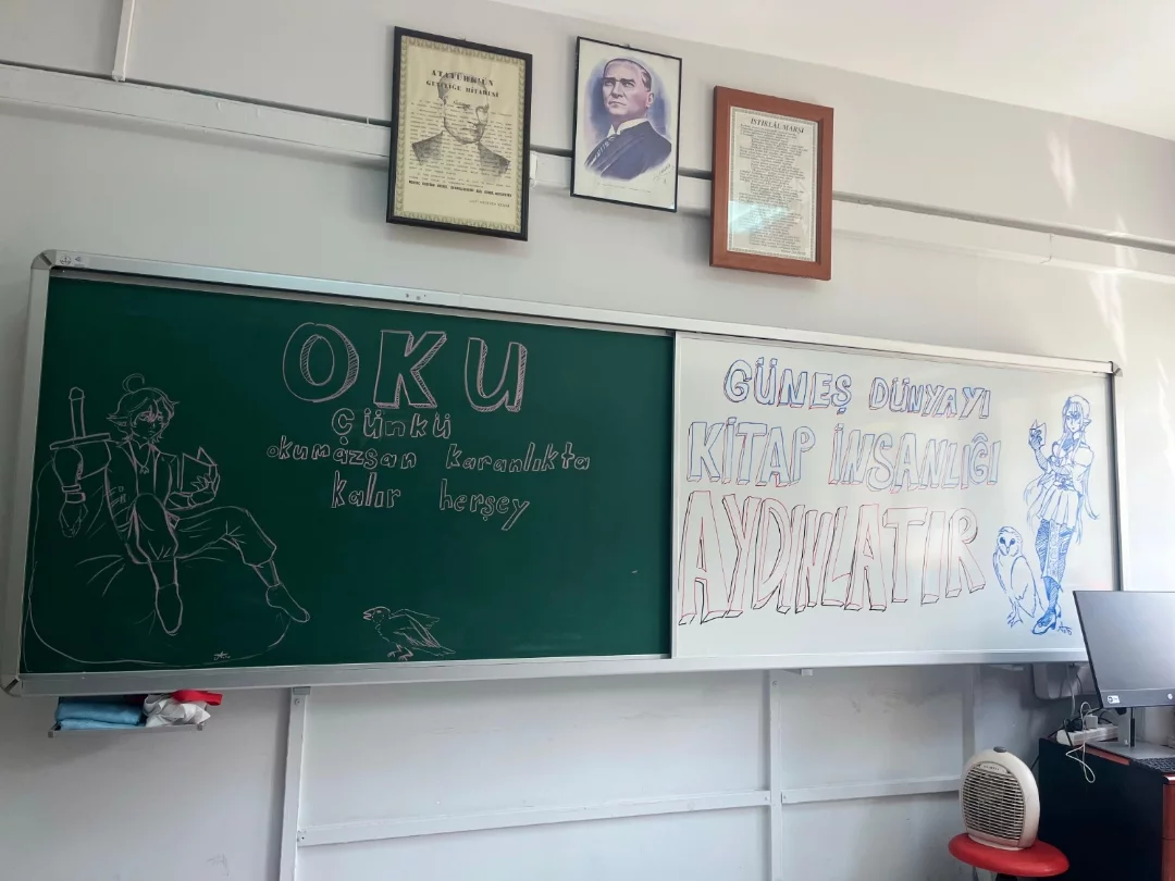 Kütüphanecilik Kulübü Öğrencilerimiz Tarafından Yeniden Düzenlenen Ve Süslenen Kütüphanemiz, Öğ (5)