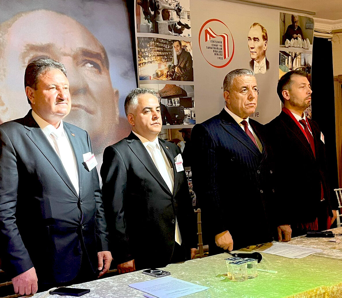 Öztürk, Eskişehir’de Divan Başkanlığı Yaptı (4)