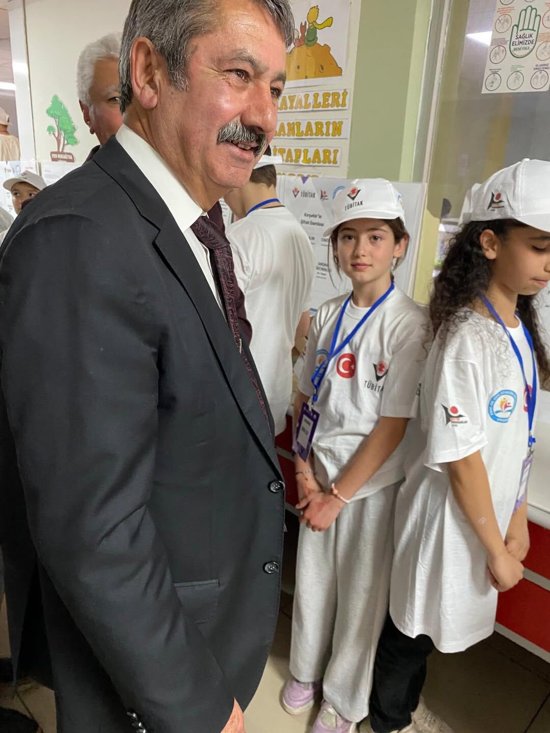Prof. Dr. Erol Güngör Ortaokulu Müdürlüğü Tarafından Düzenlenen Tübi̇tak 4006 Bilim Fuarına Katıl (11)