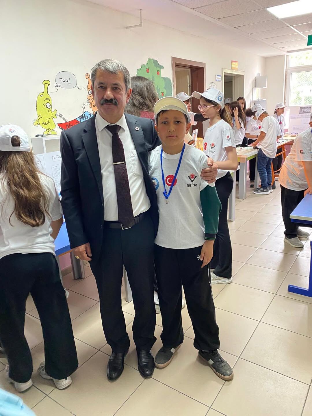 Prof. Dr. Erol Güngör Ortaokulu Müdürlüğü Tarafından Düzenlenen Tübi̇tak 4006 Bilim Fuarına Katıl (6)