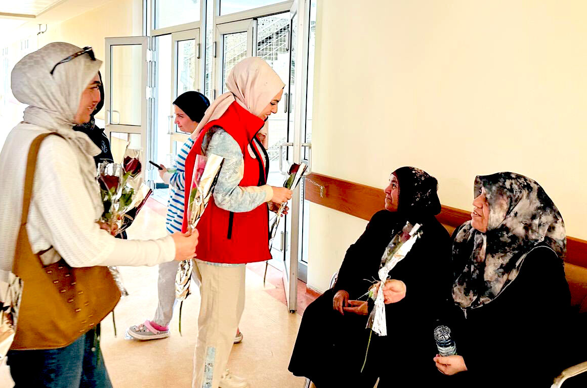 Şanlıurfa’dan Gelen Gençler Kırşehir’de Anneleri Unutmadı (11)