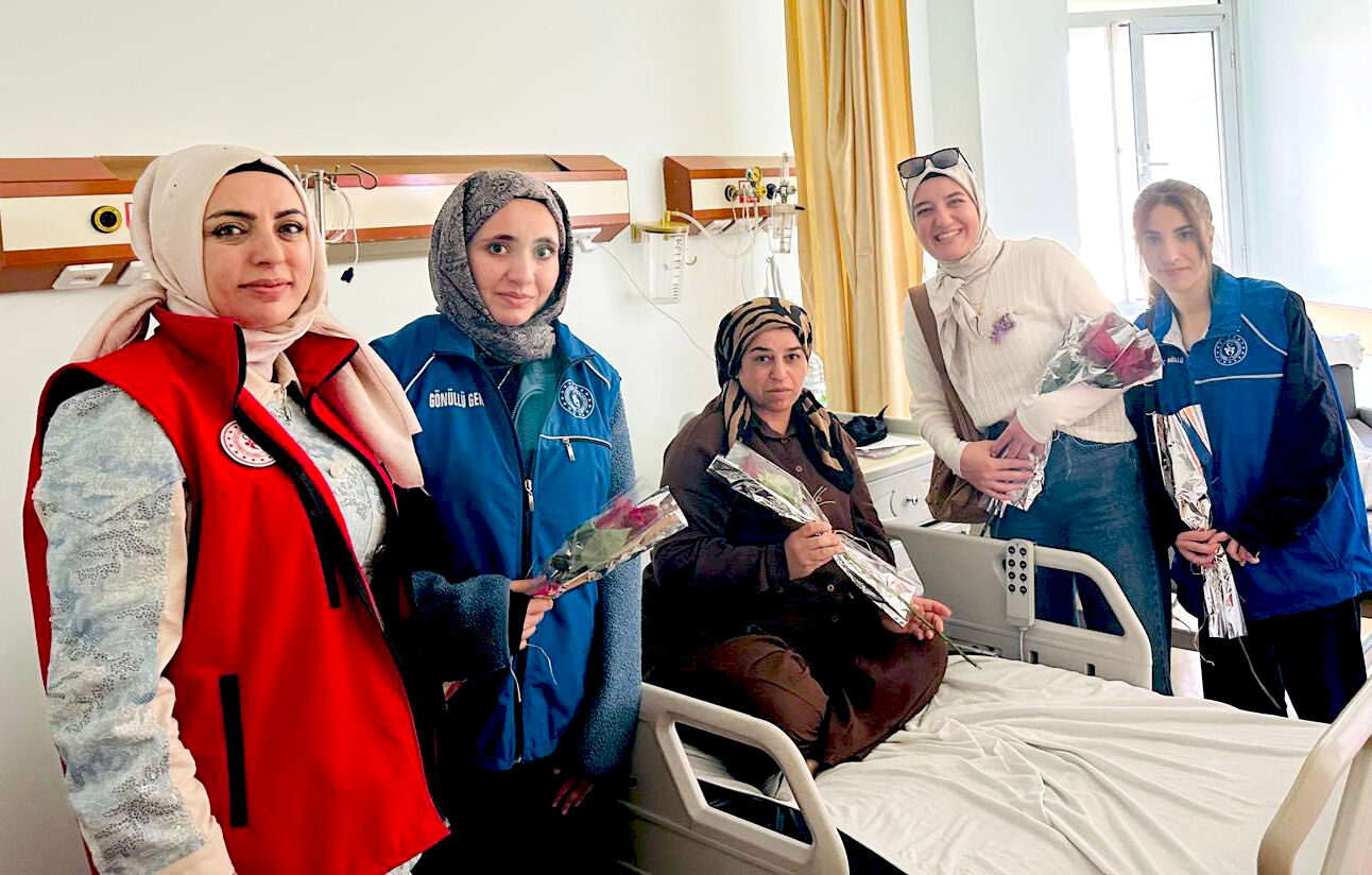 Şanlıurfa’dan Gelen Gençler Kırşehir’de Anneleri Unutmadı (5)