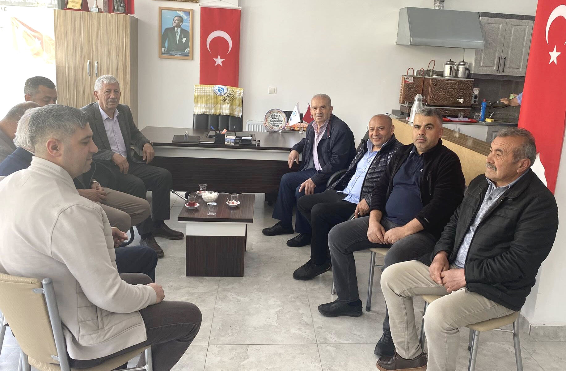 Yağmurlu Köyleri Derneği’nde Bayramlaşma Coşkusu (1)