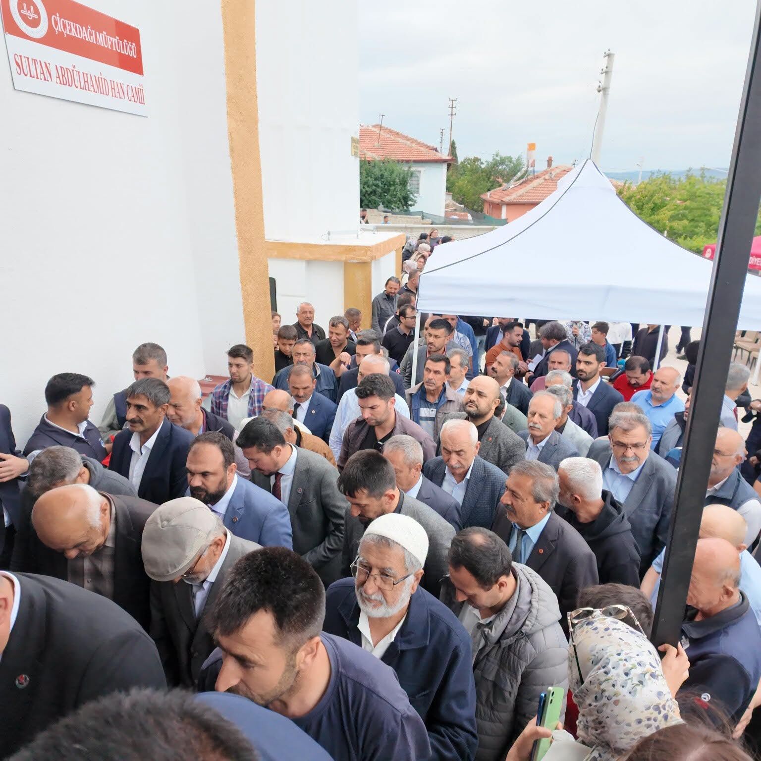 Abdülhamid Han Camii’nde İlk Cuma Namazı Kılındı