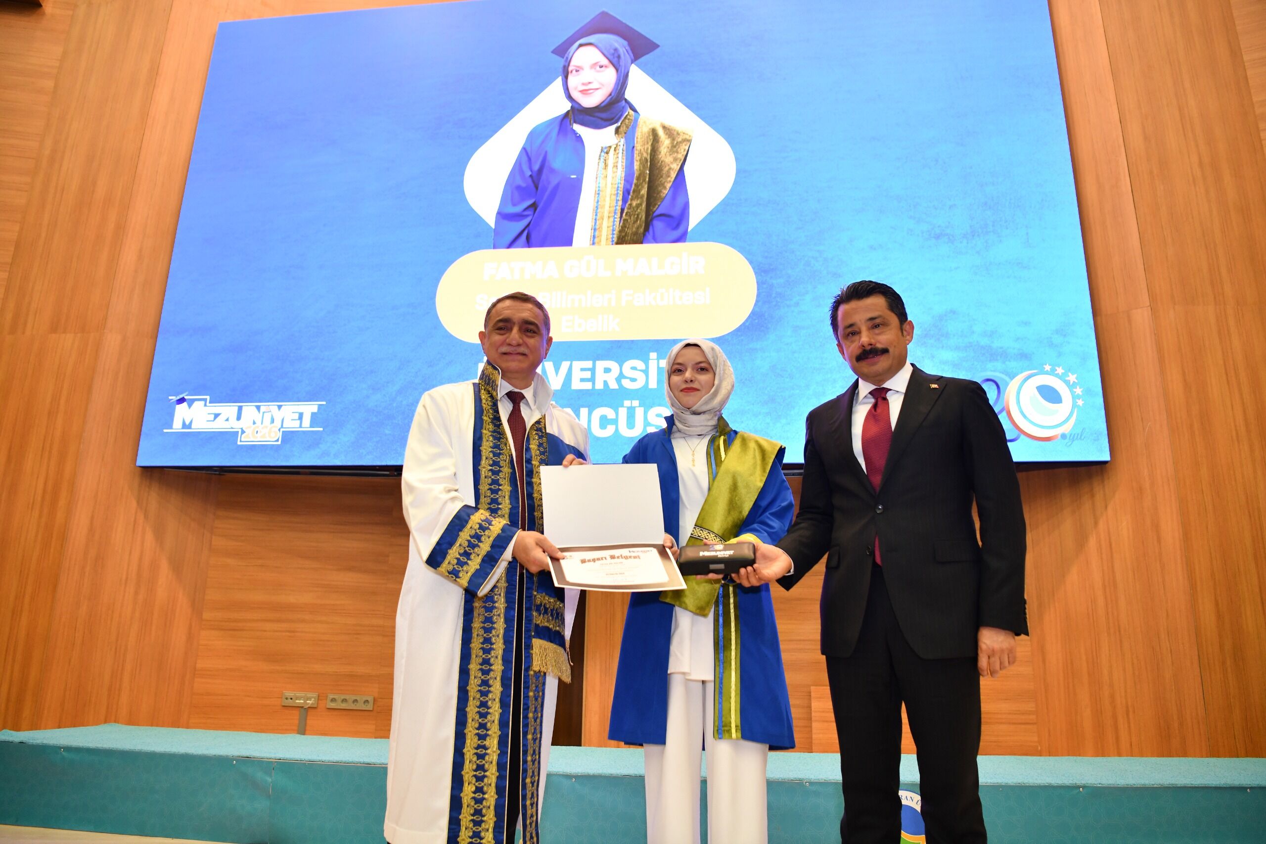 Ahi Evran Üniversitesi’nde Öğrenciler Kep Attı