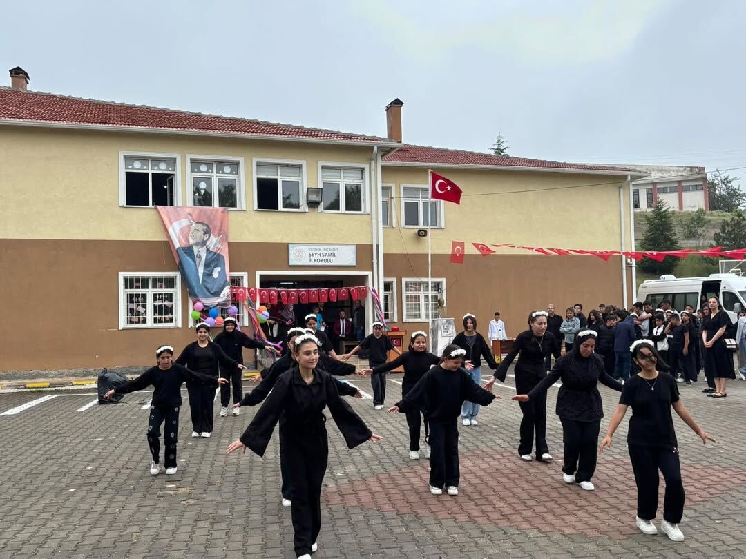 🎉 Akçakent İlçe Milli Eğitim Müdürlüğü Yıl Sonu Şenliği 🎉Bir Eğitim Öğretim Yılını Daha Başarı (1)