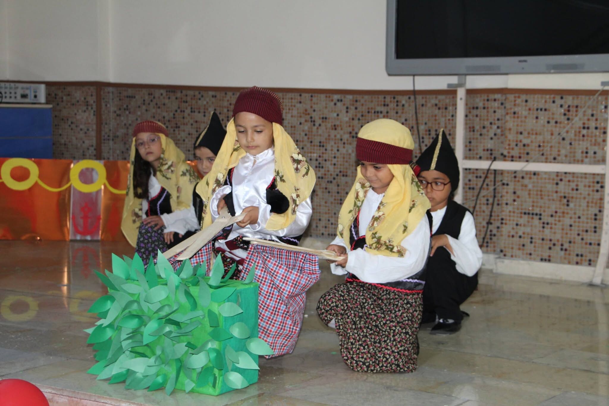 Akpınar’da Minik Mezunlar Sahne Aldı, Kep Attı