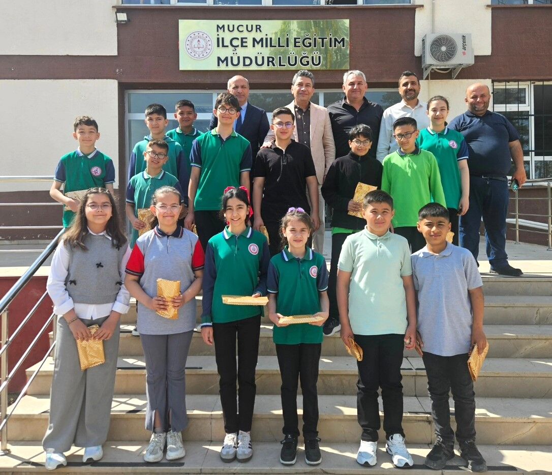 Bursluluk Sınavını Kazanan Şampiyon Öğrenciler Ödüllendirildi (3)