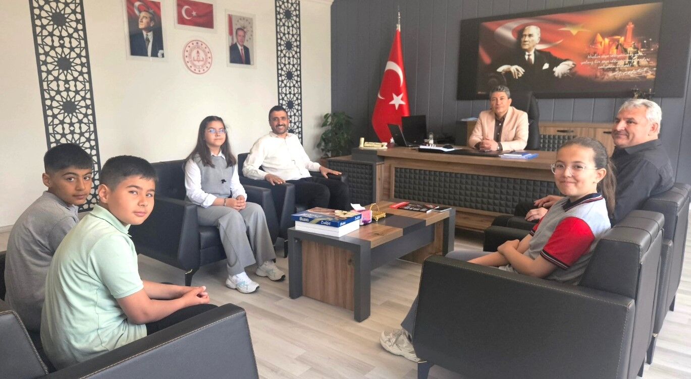 Bursluluk Sınavını Kazanan Şampiyon Öğrenciler Ödüllendirildi (4)