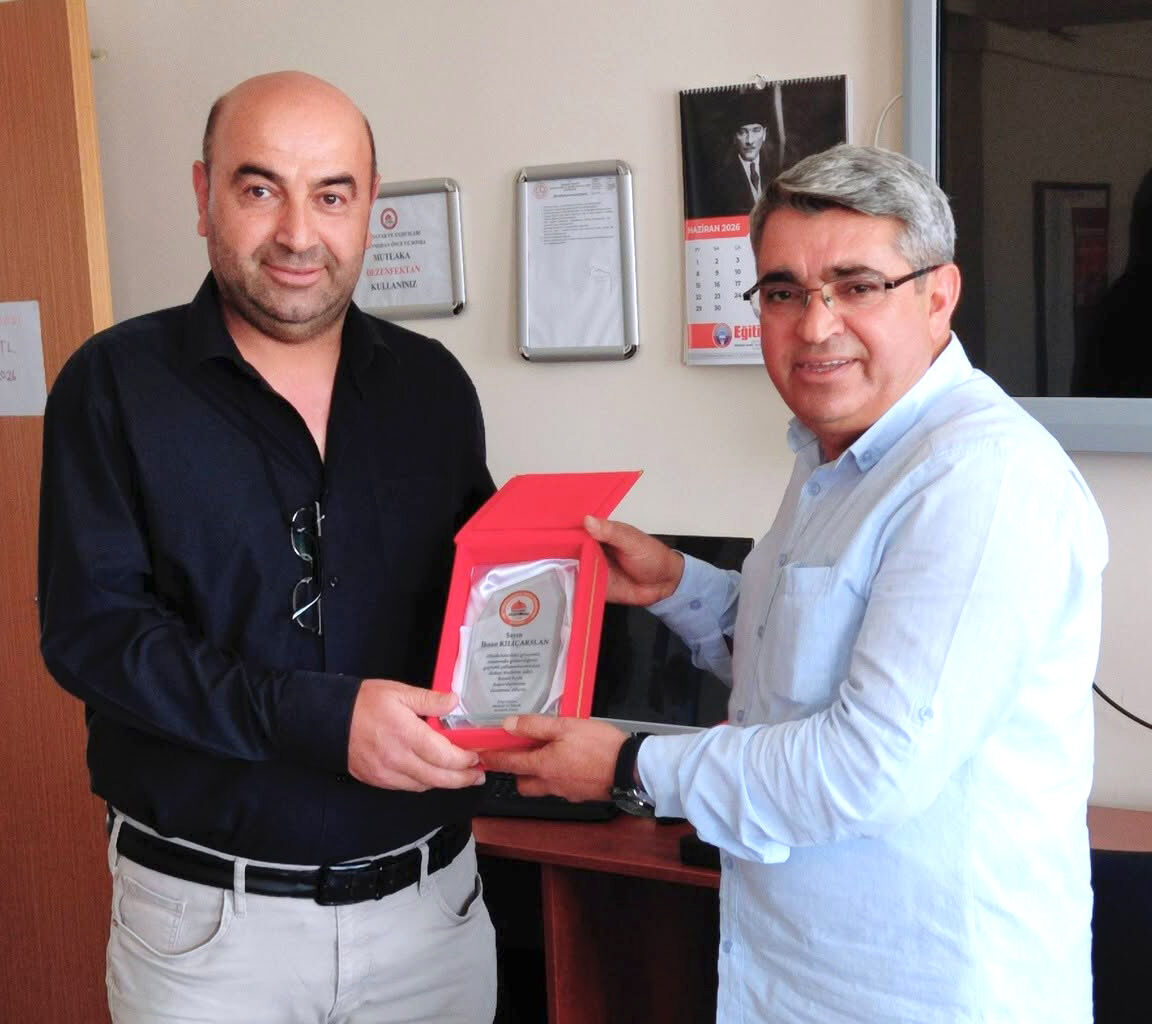 Emekler Unutulmadı, Okulda Plaket Töreni Duygulandırdı (2)