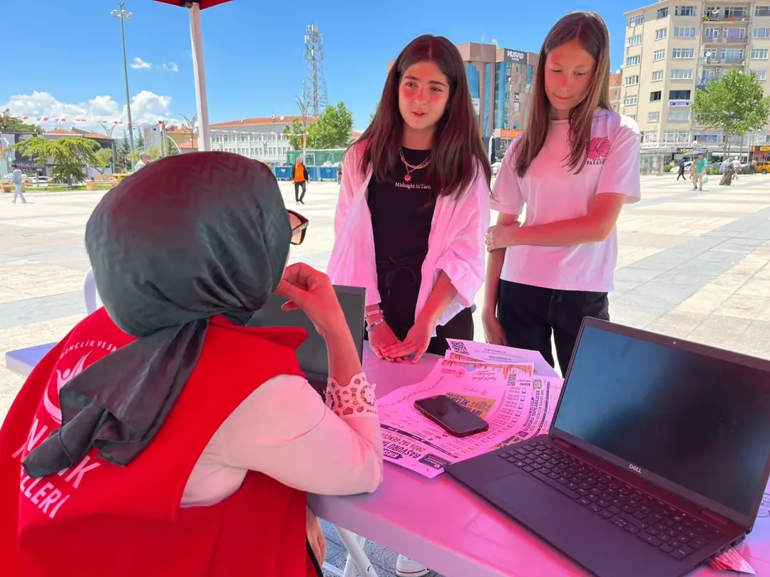 Gençlik Kampları Coşkusunu Cacabey Meydanı’na Taşıdık! 🏕️✨Meydanda Kurduğumuz Tanıtım Standınd