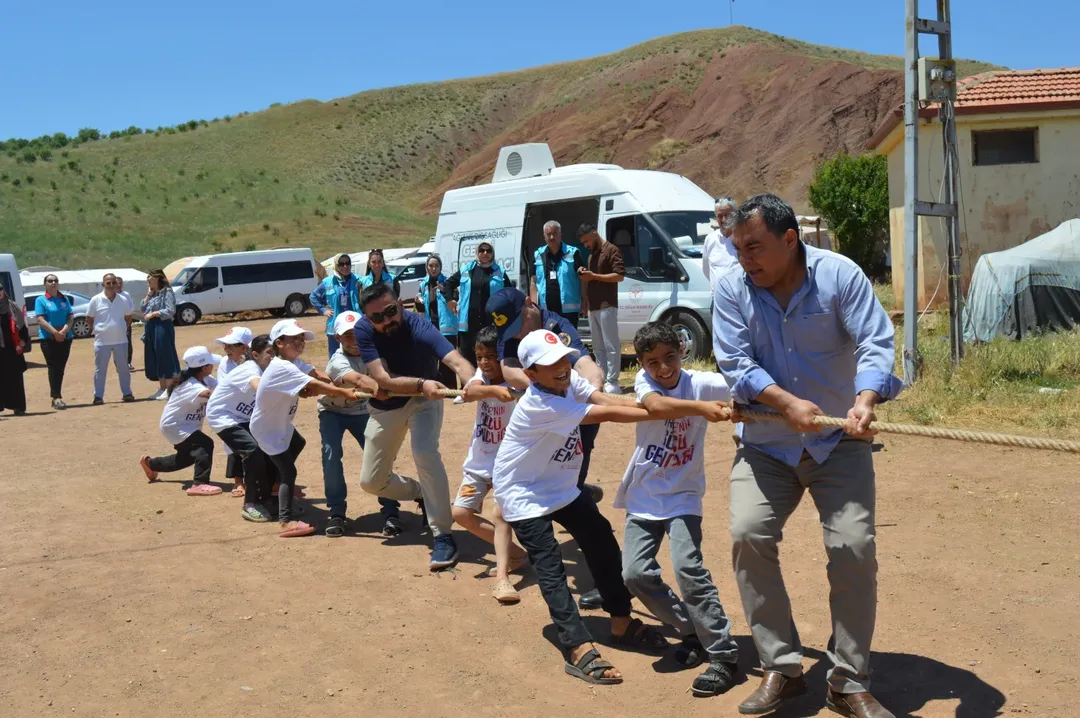 Gözlerindeki Işık, Dünyayı Aydınlatmaya Yeter! ✨🌾 Kırşehir Valiliğimizin Mevsimlik Tarım İşçi (5)