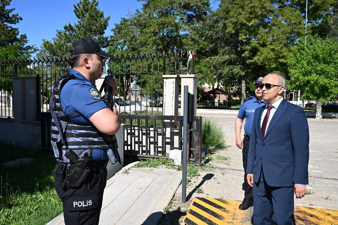 İl Emniyet Müdürümüz Sayın Dr. @Mesutgorucuresmi , Boztepe İlçe Emniyet Amirliğimizi Ziyaret Ede