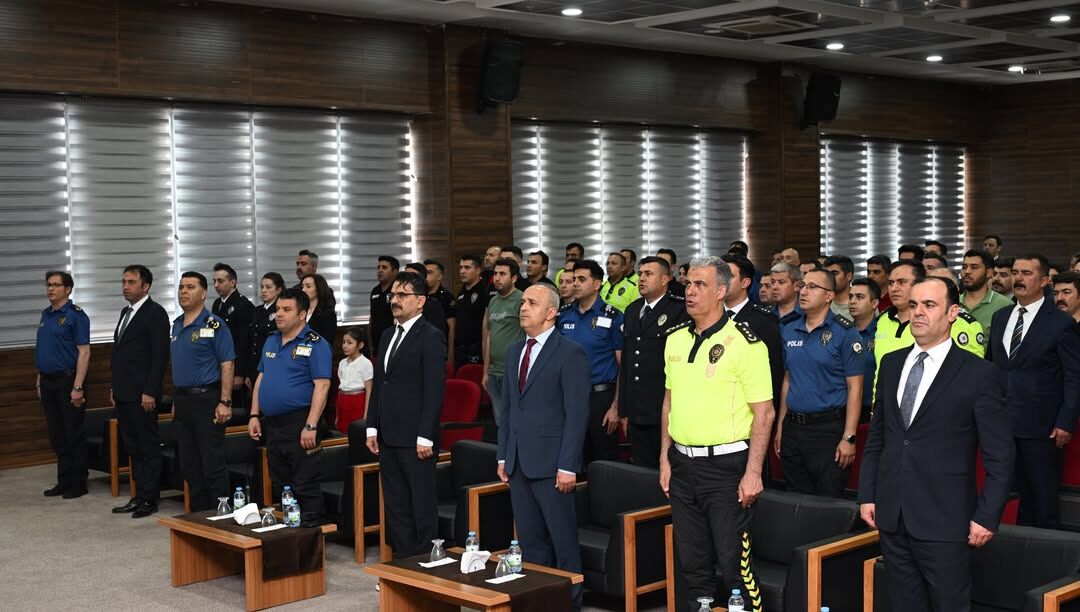 İl Emniyet Müdürümüz Sayın Dr. @Mesutgorucuresmi, İl Emniyet Müdürlüğümüz Konferans Salonu’nda D-1