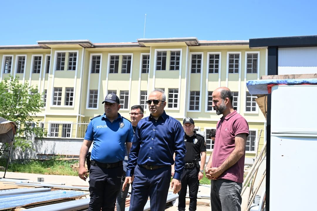 İl Emniyet Müdürümüz Sayın Dr. @Mesutgorucuresmi , Şehit Jandarma Er Akif Dündar’ın Kıymetli Ann (2)
