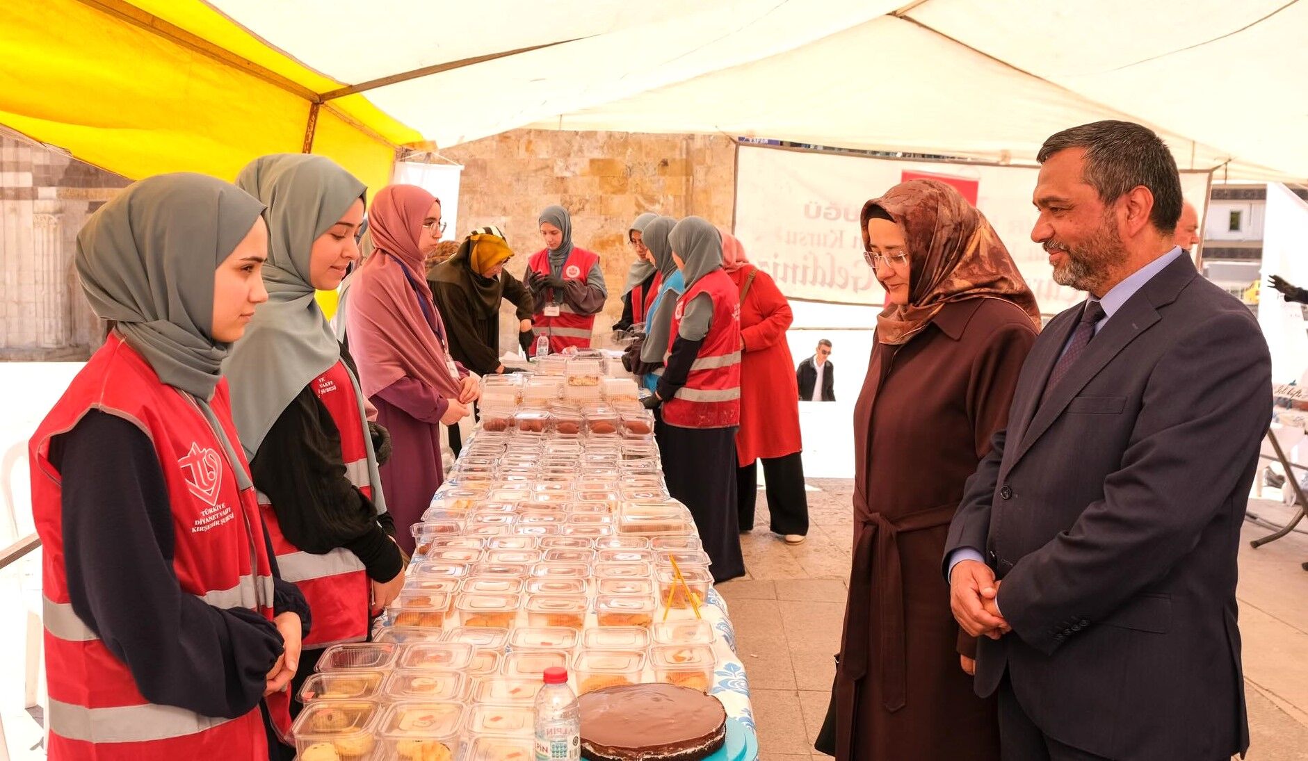 İyilik Çarşısı Kapılarını Açtı (4)