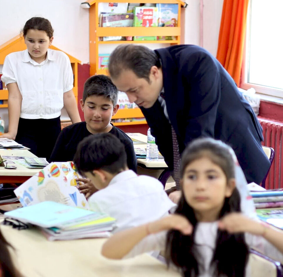 Kaymakam Tok, Öğrencilerin Heyecanına Ortak Oldu (1)