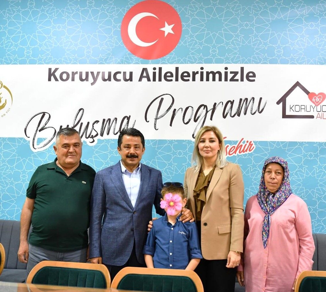 Kırşehir’de Çocuklara Yuva Sıcaklığı Sunan Aileler Onurlandırıldı (6)